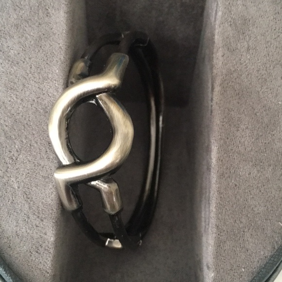 Stylish Fashion Bracelet - Picture 2 of 3